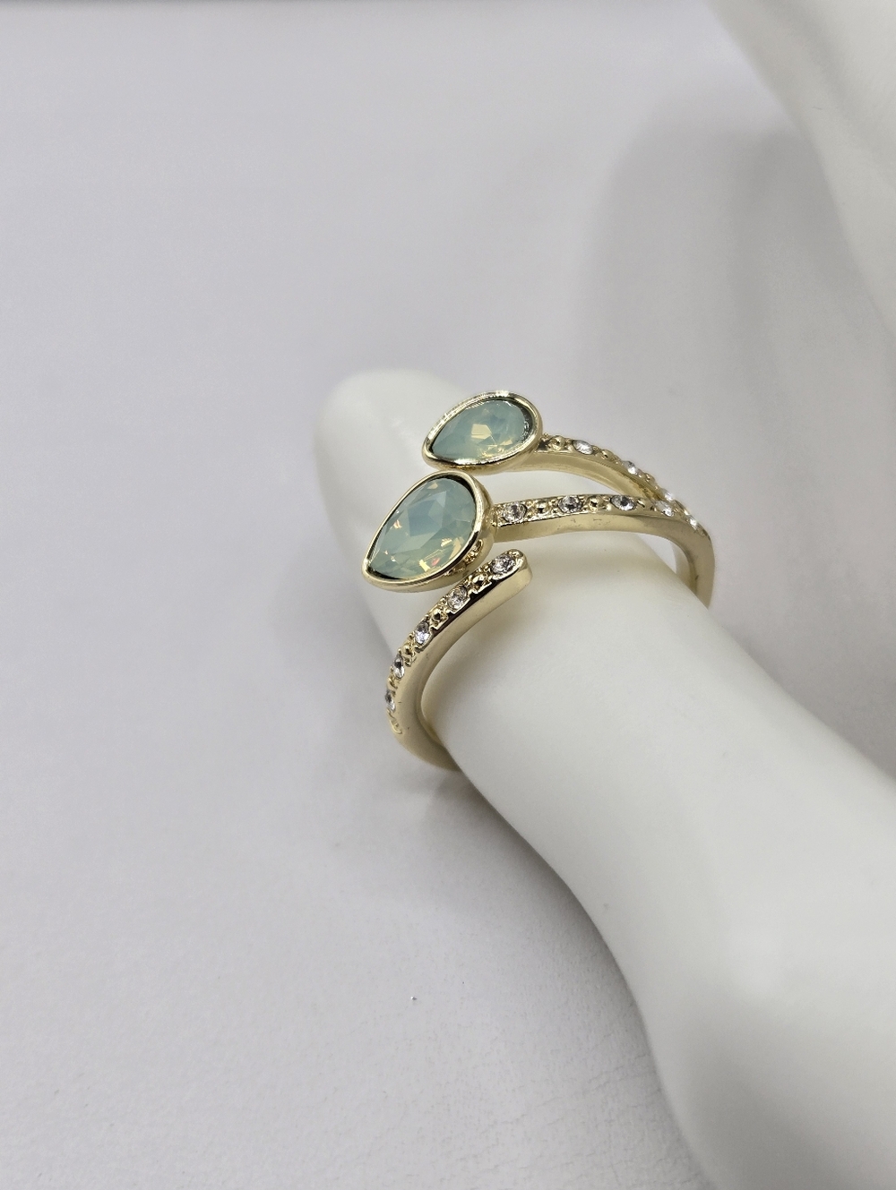 Swarovski Crystal Elements Gold Statement Ring Green Opal Size 9 Prom Bridal - Picture 3 of 7